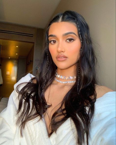 Neelam Kaur Gill, Indian Skin Makeup, Neelam Gill, Break Point, Face App, Light Makeup Looks, Natural Beauty Makeup, Brazilian Hair Wigs, Pretty Babe