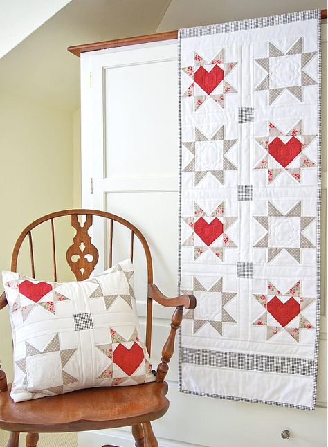 Free Quilt Table Runner Patterns Printables, Heart Table Runner Pattern, Farmhouse Quilt Ideas, Fall Table Runners Patterns Free, Quilted Christmas Table Runners, Wedding Quilt Ideas, Table Runner Pattern Easy, Easy Quilting Patterns, Valentines Quilts