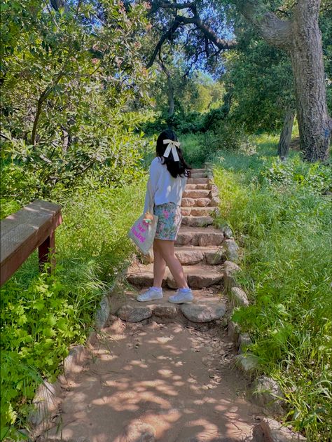 Down to the garden. Botanical garden outfit and pose idea. #springstyle #summerstyle #totebag #hairbowstyle Garden Date Outfit, Botanical Garden Outfit, Garden Date, Garden Outfit, Gardening Outfit, Pose Idea, Date Outfit, Date Outfits, Botanical Garden