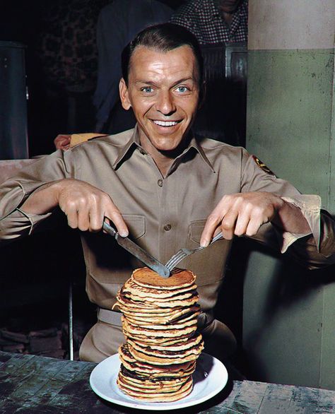 Frank Sinatra In Color, Frank Sinatra Fashion, Eating Pancakes, Mia Farrow, Sammy Davis Jr, Rat Pack, Ava Gardner, Hollywood Actors, Rock N’roll