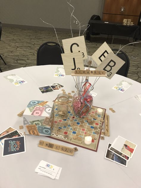 Game Themed Table Decor, Family Game Night Centerpieces, Game Themed Centerpieces, Board Game Table Centerpieces, Board Games Theme Party Decorations, Scrabble Themed Party, Game Night Prom Theme, Trivia Table Decorations, Table Themes Ideas Fun