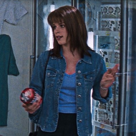 Sydney Prescott Costume, Sidney Prescott Scream 1996, Sydney Prescott Outfit, Sidney Prescott Outfit, Scream Sidney, Sydney Prescott, Sidney Scream, Scream Movie Poster, Scream Costume