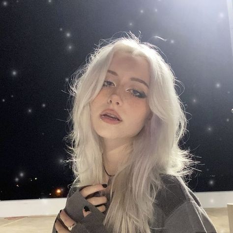 Kaylee (-: on Instagram: "took a lot of pics at this rooftop so 🚨incoming 🚨" Edgy Blonde Hair, Long Platinum Blonde, Silver Blonde Hair, Beautiful Gray Hair, Tumblr Hair, Blonde Hair Girl, Silver Blonde, Short Grey Hair, Ash Blonde Hair