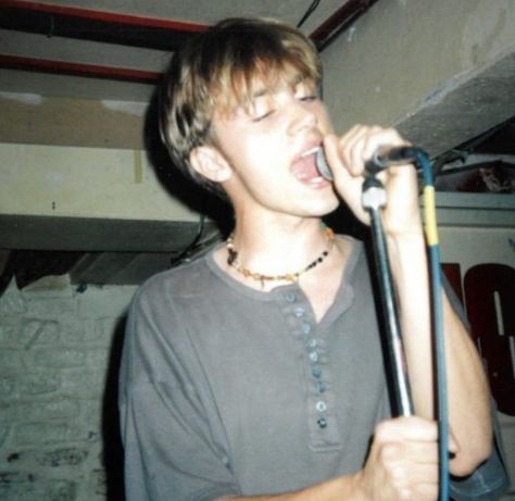 Blur Band, 90s Bands, Damon Albarn, British Boys, British Men, Gorillaz, Lead Singer, Kurt Cobain, Blur