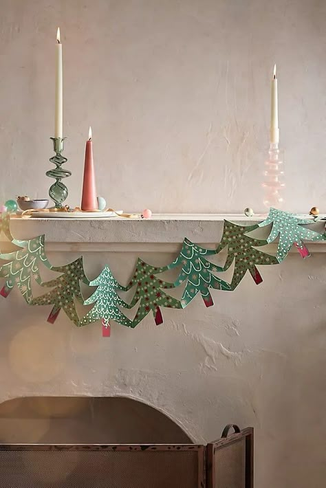 Peace Christmas Decorations, Non Traditional Christmas Decor, Anthropologie Christmas Decor, Diy Garland Paper, Diy Christmas Tree Garland, Garland Christmas, Christmas Gift Wrap, Christmas Inspo, Paper Christmas