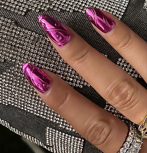 Chrome Nails Rhinestones, Chrome Blob Nails, Y2k Nails Chrome, Early 2000s Nails, Chrome 3d Nails, Duo Nails, 00s Nails, Metallic Nail Designs, 3d Chrome Nails