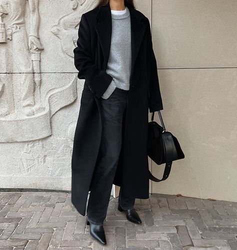 Long Black Coat Outfit, Black Coat Outfit, Black Ootd, 2023 Outfits, Wardrobe Goals, All Black Fashion, Long Black Coat, Autumn 2023, Fashion Aesthetics