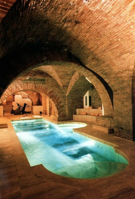 Italy awsome gorgeous indoor swimming pool love Drømme Bad, Indoor Pool House, Indoor Swimming Pool Design, Indoor Pool Design, Indoor Spa, Piscina Interior, Indoor Swimming Pool, Cool Swimming Pools, Basement Pool