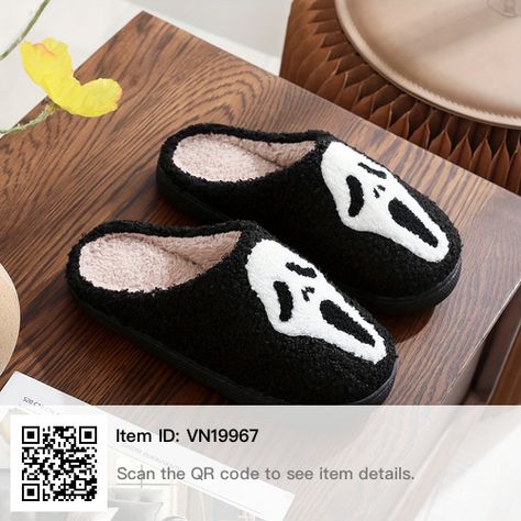 Fall Slippers, Halloween Fits, Scream Ghostface, Halloween Horror Movies, Comfy Slippers, Plush Slippers, Slide Slippers, Aesthetic Halloween, Halloween Cartoons