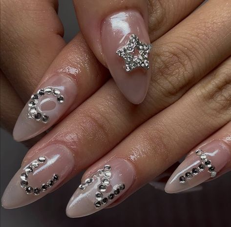 Rhinestone Star Nails, Bedazzled Nails Rhinestones, Gem Nails Rhinestones, Bedazzled Nails, Mens Nails, La Nails, Studded Nails, Gem Nails, Diamond Nails