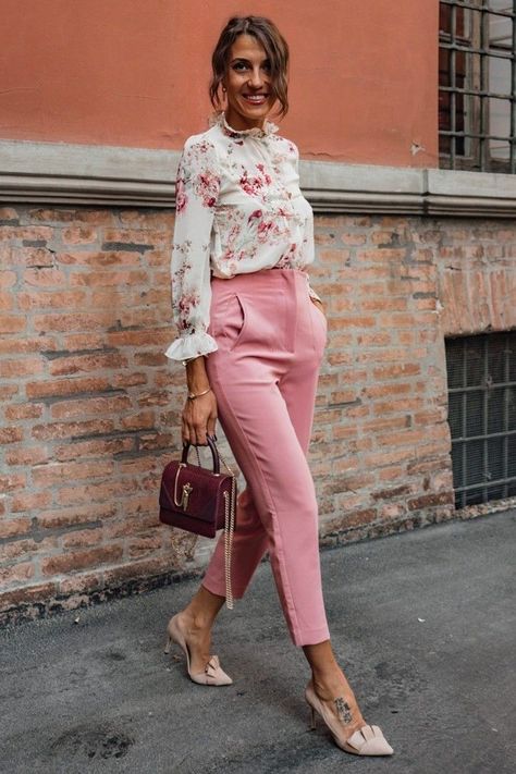 Pink Pant Outfit, Formal Wear Outfits, Pink Trousers Outfit, Romantic Wardrobe, Pink Pants Outfit, Outfit Rosa, Pink Pant, Pants Business Casual, Better Fashion