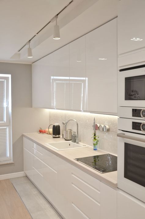 Kabinet Dapur, Modern Kitchen Interiors, Kitchen Cabinets Makeover, White Kitchen Design, Modern Kitchen Cabinets, White Modern Kitchen, Kitchen Room Design, Kitchen Inspiration Design, Kitchen Furniture Design