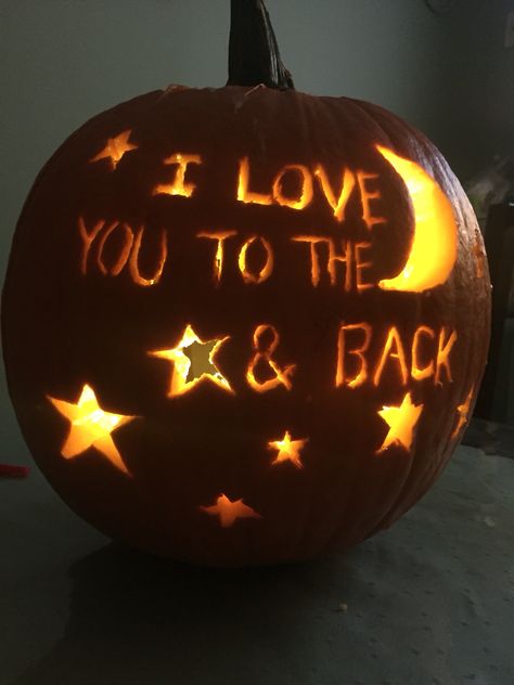 Romantic Pumpkin carving ideas Pumpkin Carving Love, Pumpkin Carving Ideas For Couples, Pumpkin Carving Ideas Couples, Couples Pumpkin Carving Ideas, Couple Pumpkin Carving, Halloween Carvings, Moon Pumpkin, Diy Halloween Dekoration, Cute Pumpkin Carving