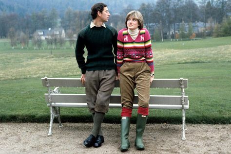 History-of-Wellington-Boots-From-Battlefields-to-Potato-Fields-Princess-Diana-in-Hunter-Boots-and-Prince-Charles-via-Fenwick 80s Trends, Barbara Bush, Hunter Wellies, Blue Tights, Princess Diana Fashion, Clever Halloween Costumes, Princess Diana Pictures, Diana Fashion, Wellington Boot