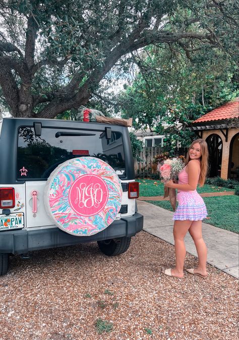 Preppy Jeep Wrangler, White Jeep With Pink Accents, Preppy Jeep, Jeep Decor, Pink Jeep Wrangler, 1st Car, Preppy Car, Jeep Interiors, Pink Cars