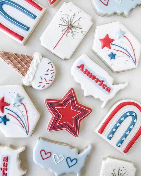 Fourth Of July Star Cookies Decorated, Simple 4th Of July Sugar Cookies, July 4th Sweets, Forth Of July Cookies Decorated, 4th Of July Iced Sugar Cookies, Royal Icing 4th Of July Cookies, 4th Of July Cut Out Cookies, Forth Of July Sugar Cookie, Usa Cookies Decorated