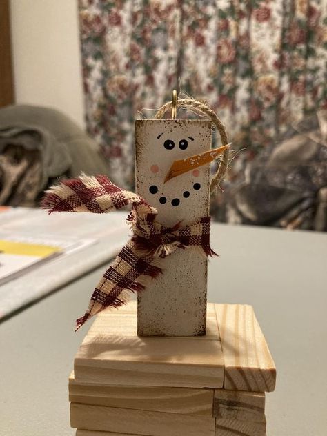 Jenga Block Snowman, Block Facebook, Block Snowman, Childrens Christmas Crafts, Jenga Blocks, Snowman Ornament, Holiday Crafts Christmas, Crafts Christmas, Childrens Christmas