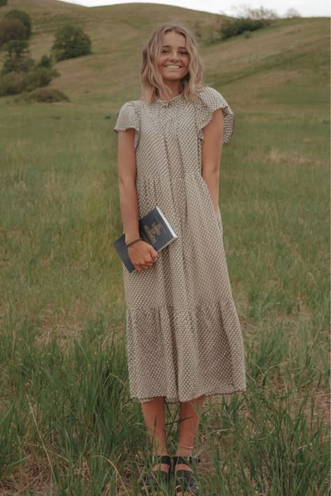 Lds Sister Missionary Outfits, Mormon Outfits, Mission Dresses, Sister Missionary Dresses, Sister Missionary Pictures, Mission Pictures, Mission Outfits, Missionary Outfits, Missionary Pictures