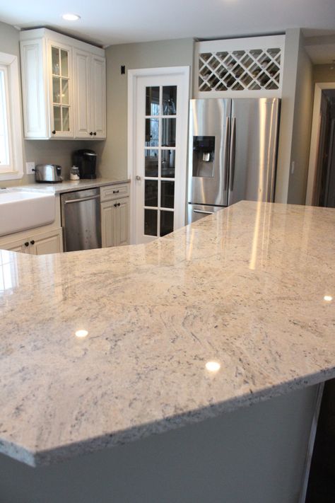 Love the granite, ceilo meril Quartzite Countertops Kitchen, Narrow Kitchen Remodel, Replacing Kitchen Countertops, Corian Countertops, Kitchen Remodel Countertops, Small Kitchen Cabinets, Countertop Ideas, Galley Kitchen Remodel, Kitchen Remodel Cost