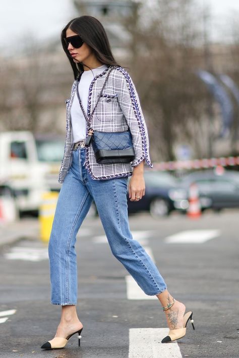 Classic Chanel bags: Gabrielle bag Chanel Gabrielle Bag, Chanel Street Style, New Chanel Bags, Chanel Pumps, Casual Chic Outfits, Chanel Jacket, Olivia Palermo, 가을 패션, Fashion Editor