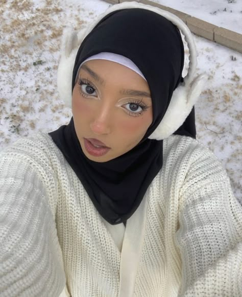 Fairy Nadia, Cute Hijabi Outfits, Somali Girl, Headwrap Tutorial, Hijabi Fits, Modest Outfit Ideas, Modern Hijab Fashion, Aesthetic Pretty, Muslim Fashion Hijab Outfits