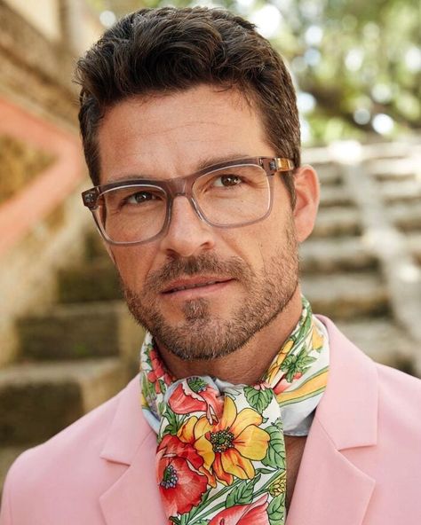 The Best Men’s Glasses Fashion Styles of 2022: What Are the Coolest Ty – Vint & York Glasses 2022 Trend, Mens Glasses Trends, Cool Glasses For Men, Stylish Glasses For Men, Man Glasses, Glasses Styles, Mens Eye Glasses, Glasses Ideas, Look And Find