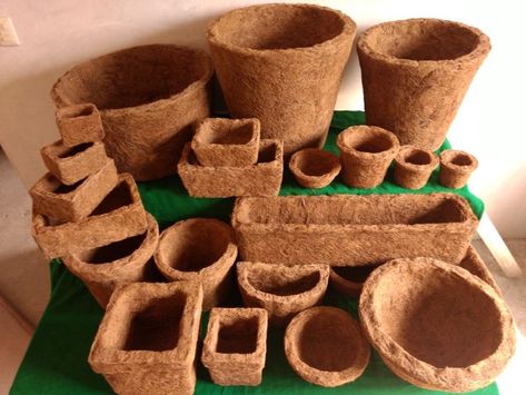 Waste Recycling Ideas, Eco Packaging Design, Ideas Para Negocios, Bark Crafts, Cow Products, Cork Design, Saw Dust, Coconut Shell Crafts, Gardening Pots