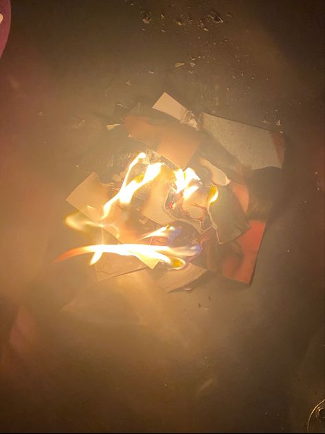 #aesthetic #fire #burning #night Burning Trash Can Aesthetic, Burn Aesthetic, Aesthetic Fire, Emma Woods, Fire Burning, Dumpster Fire, On Fire, Beck, Master Chief