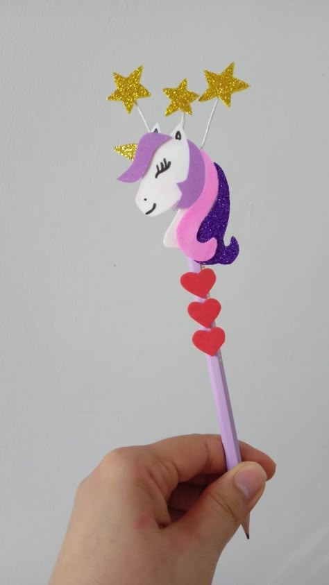 Pencil Topper Crafts With Paper, Children's Day Craft, Basic Drawing For Kids, Pencil Topper Crafts, Easy Preschool Crafts, Student Crafts, Wall Hanging Ideas, Kids Origami, Diy Pencil