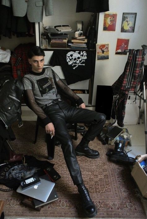 Men's Punk Fashion, Berghain Outfit, Metal Fashion Men, Punk Outfits Men, Goth Outfits Men, Mens Alternative Fashion, Rock Star Outfit, Goth Guys, Masc Outfits