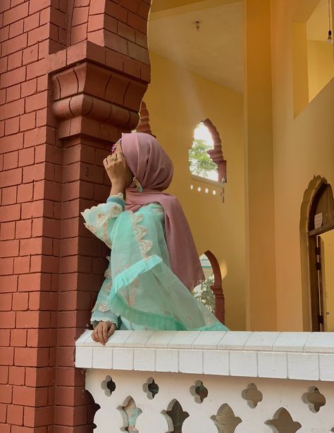 Asthetic Picture Hijabi, Desi Hijabi Outfits, Desi Hijabi, Desi Girl Aesthetic, Park Pics, Eid Photoshoot Ideas, Bengali Culture, Distribution Strategy, Modest Casual Outfits