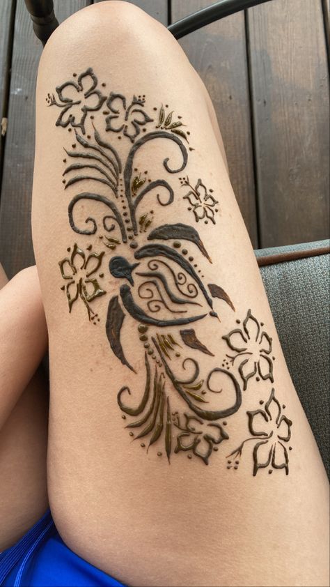 Henna Style Tattoos Leg, Drawing Ideas On Leg, Jellyfish Henna Tattoo, Tattoos To Get For Your Parents, Henna Sea Animals, Tattoo Ideas For Legs For Women, Henna Designs Animals, Hina Tattoo Ideas, Henna Designs Stomach