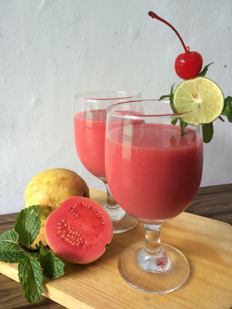 Guava juice Jus Jambu Aesthetic, Guava Juice Aesthetic, Congolese Food, Congo Drc, Fruit Juice Recipes, Buah Naga, Guava Fruit, Guava Juice, Homemade Drinks