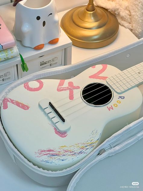 Aesthetic Instruments, Aesthetic Ukulele, Random Objects Aesthetic, Ukulele Aesthetic, Instruments Aesthetic, Aesthetic Guitar, Hadiah Diy, Aesthetic Objects, Guitar Obsession