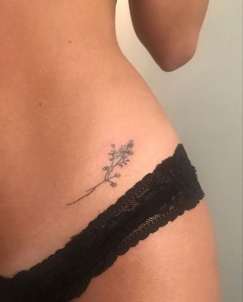 Dainty Feminine Tattoo Placement, Girly Tattoo Placement, Subtle Tramp Stamp, Hipbone Tattoos For Women, Clean Girl Tattoo Aesthetic, Small Lower Stomach Tattoos For Women, Tattoo On Waist For Women, Miniature Tattoos For Women, Low Waist Tattoos For Women