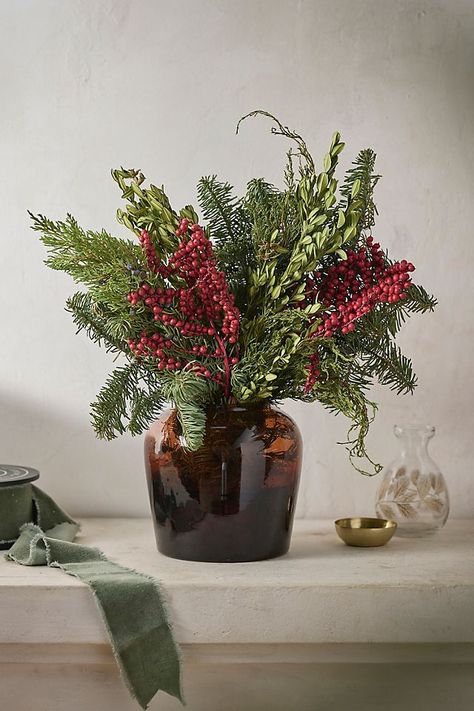 Fresh Greens + Berries Bouquet Evergreen Vase Arrangement, Holly Centerpiece Christmas, Winter Arrangements Floral Design, Winter Floral Arrangements Home, Green Floral Arrangements, Christmas Bouquets, Holiday Flower Arrangements, Christmas Banquet, Christmas Retail