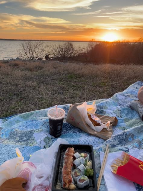 Picnic, sunset, lake, McDonald’s, yummy picnic, sushi, cute picnic, sunset picnic, lake picnic, picnic inspo, date ideas, cute date ideas, cheap date idea, date inspo, aesthetic date, date night, lake date, sunset date, easy picnic Cute Outside Date Ideas, Summer Date Night Aesthetic, Rural Date Ideas, Dates Astethic, Summer Ideas With Boyfriend, Lake Date Ideas, Fun Date Aesthetic, Sunset Date Ideas, Late Night Picnic Date