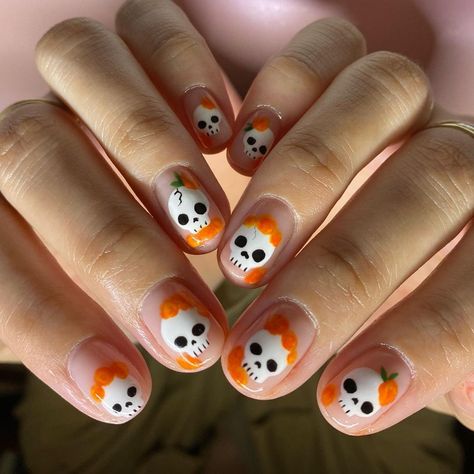 Nail Designs Detailed, Day Of The Dead Nail Ideas, Candy Skull Nails, Fancy Halloween Nails, Loteria Nails, Skull Nails Design, Day Of The Dead Nail Art, Dia De Los Muertos Nail Ideas, Day Of The Dead Nails