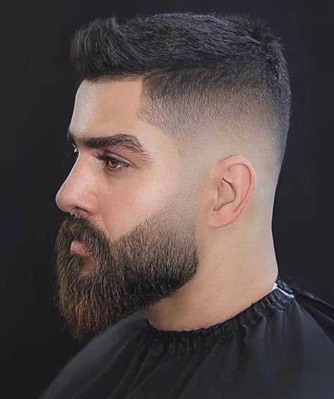 White Men Haircut Fade, Hair Cuts Ideas For Men, Police Haircut Men, Beard Styles Haircuts, Boys Haircuts With Designs, Camisa Liverpool, Short Hair With Beard, Salon Offers, Mantra Tattoo