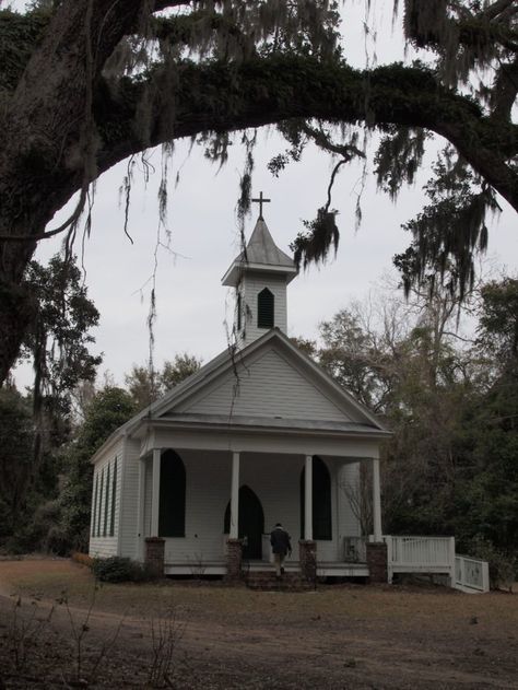 11 Of The Best Small Rural Towns In South Carolina Southern Gothic Aesthetic, Farm Town, Church Aesthetic, Places To Live, American Gothic, Southern Gothic, Gothic Aesthetic, Gothic Horror, Best Places To Live