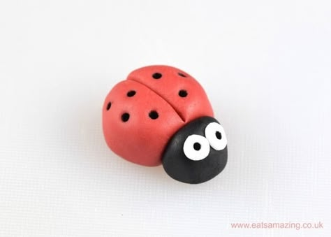 Cute and Easy Ladybug fondant icing cupcake topper tutorial - Eats Amazing UK Fondant Bugs, Ladybug Fondant, Decorations For Cakes, Bug Cupcakes, Bug Garden, Ladybug Cupcakes, Candy Clay, Icing Decorations, Shoe Template