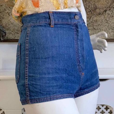 VTG 1970s hot pants short shorts 70s denim vintage XS 70s Summer Outfits Shorts, 70s Shorts Outfits, 70s Jean Shorts, 70s Hot Pants, 1970s Shorts, 60s Shorts, 70s Fashion Vintage, Dress Upcycle, Holey Jeans