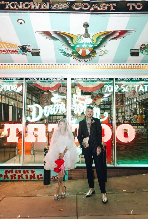 Alternative Meets 1960s Inspired Vegas Elopement · Rock n Roll Bride Elvis Wedding Vegas, Poses Editorial, Vegas Themed Wedding, Downtown Vegas, Wedding Vegas, Sure Thing Chapel, Elvis Wedding, Vegas Wedding Photos, Groom Pose