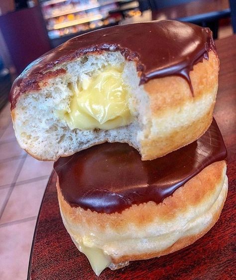 Delicious Donuts, Think Food, Food Obsession, Cafe Food, Interesting Food Recipes, Yummy Food Dessert, Sweet Snacks, Pretty Food, Food Cravings