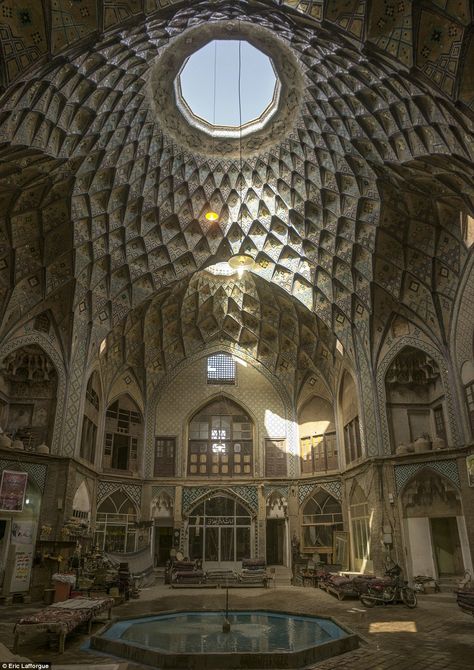 Isfahan Architecture, Kashan Iran, Dome Building, Iranian Architecture, Persian Architecture, Eric Lafforgue, Mosque Art, Famous Architecture, Public Bath