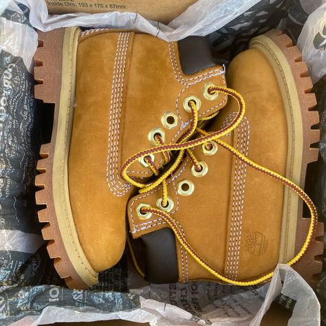 Timberland Kids/Toddler 6 Inch Classic Boot!! - Size 6 (T) - Classic Wheat Construction - Brand New Condition (Only Worn Once, For Less Than An Hour) - Still In Original Box Construction Branding, Timberland Kids, Timberlands Shoes, Timberland Shoes, Classic Boots, Feel Confident, Wheat, 6 Inches, Kids Shop