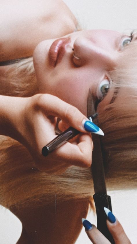 blonde, young girl holding a knife lined up next to her eye to help draw sharp eyeliner on her skin with an eyeliner pen. Photo is edited to look like a film photo. Eyeliner With A Knife, Knife Eyeliner, Knife Makeup, Design Inspo, Art Inspo, Eyeliner, Makeup, Photography, Make Up