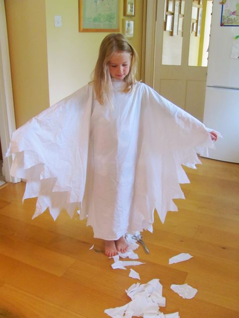 A Patchwork Life: Hedwig owl costume                                                                                                                                                                                 More Hedwig Party Ideas, Diy Hedwig Costume, Diy Hedwig, Hedwig Costume, Owl Halloween Costumes, Harry Potter Kostüm, Crow Halloween, Hedwig Owl, Enjoying The Moment