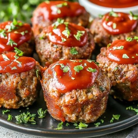 Mini Meatloaf Muffins Chili Cheeseburgers, Meatloaf Cups, Mexican Street Tacos, Meatloaf Muffins Recipe, Ground Beef Ideas, Chicken Soup Slow Cooker, Mini Meatloaf Muffins, Enchilada Lasagna, Easy Cheap Recipes