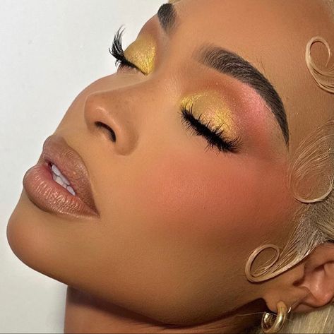 Yellow Makeup Looks, Yellow Eyeshadow Looks, Flawless Face Makeup, Vibrant Makeup, Yellow Makeup, Yellow Eyeshadow, Flipagram Instagram, Cute Eye Makeup, Makeup For Black Skin